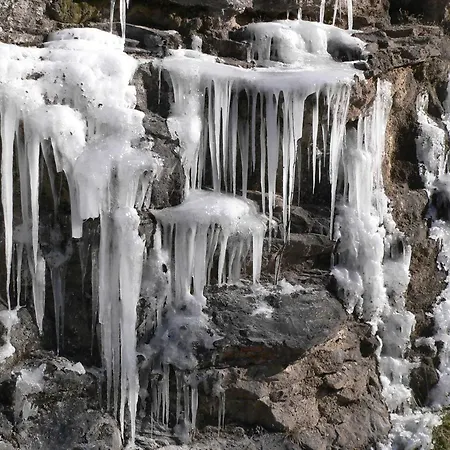 Alojamento de Acomodação e Pequeno-almoço D'hote L'arrivee Autoire